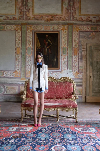 Look 16